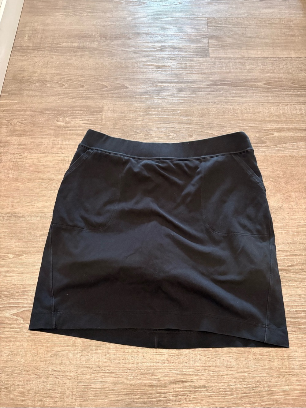 Duluth Trading Co Black Pull-On Mini Skirt with Front Pockets